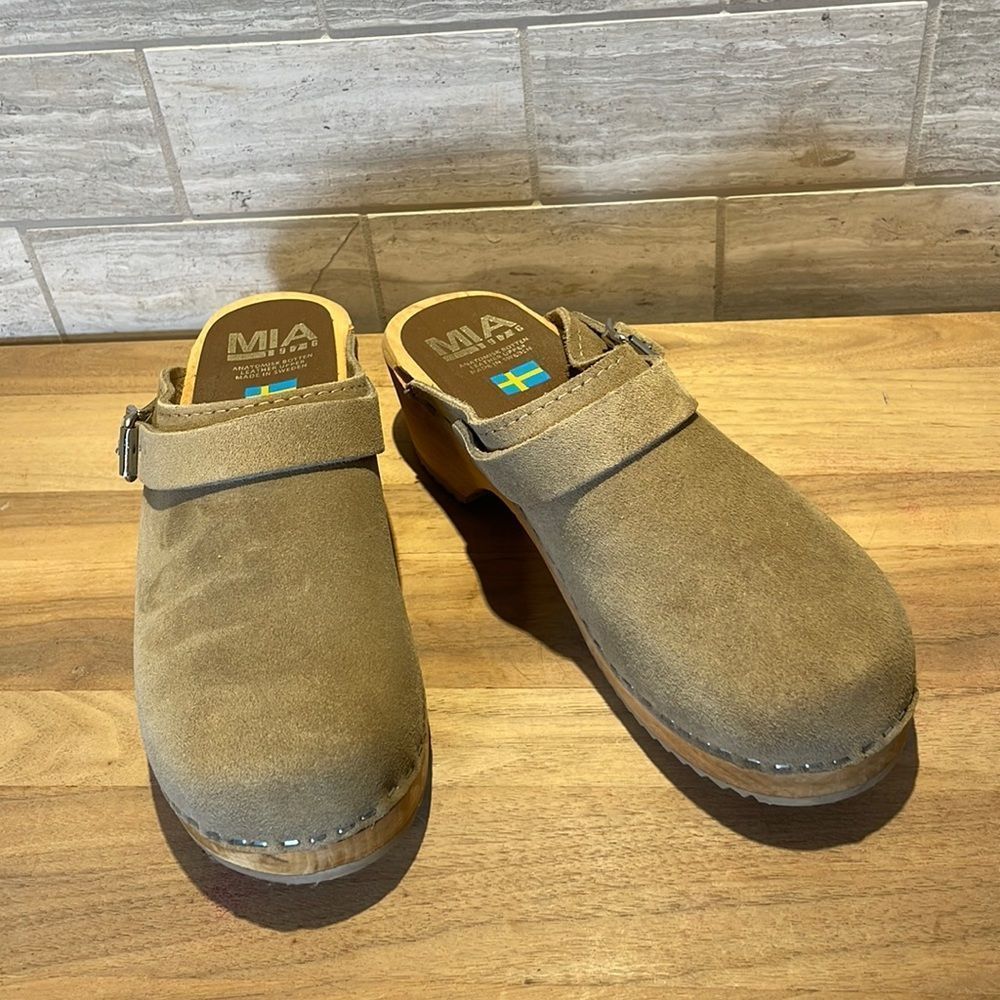 MIA Alma Swedish Clogs in Mushroom Suede Size 9 EU 39